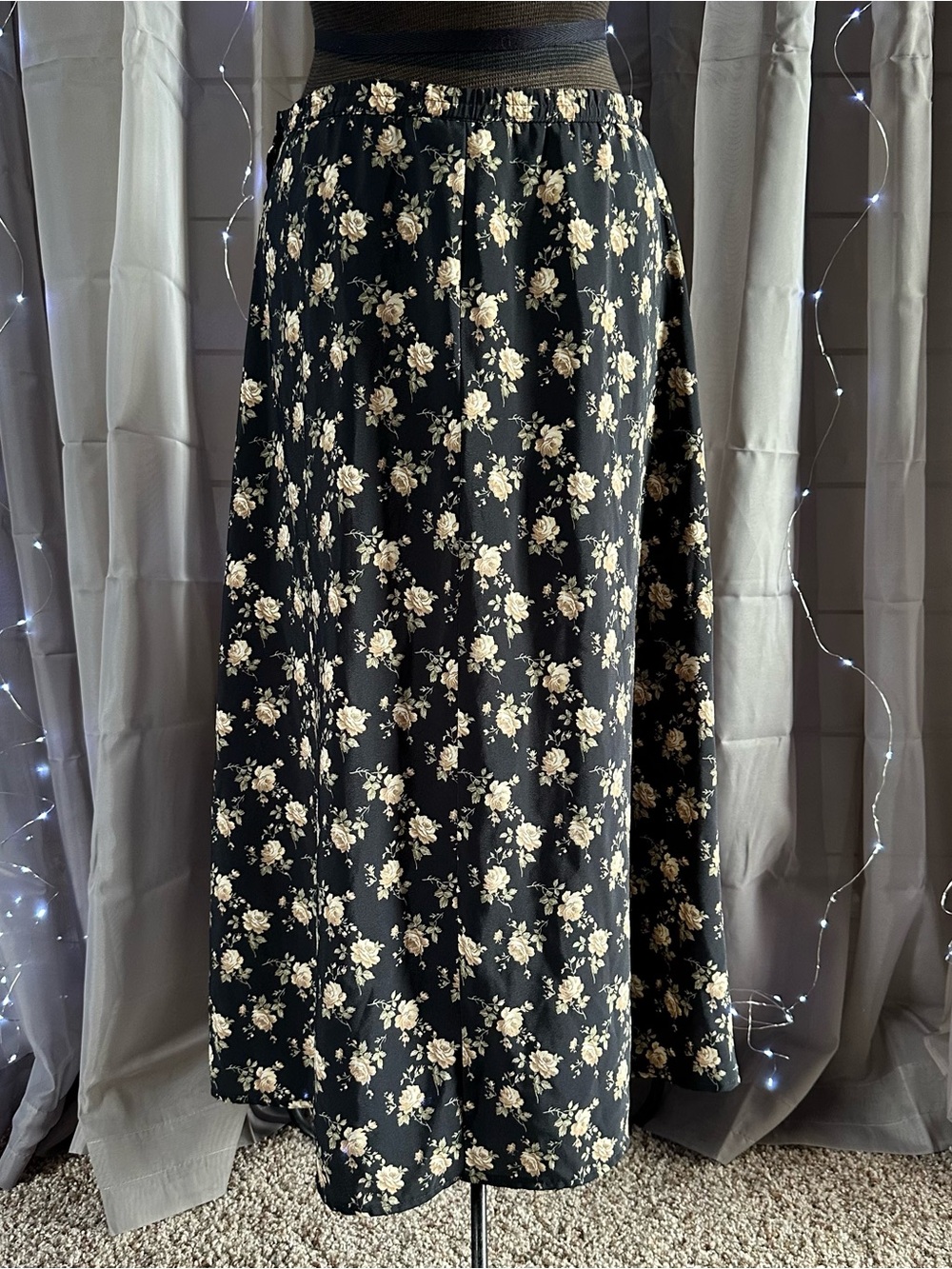 Vintage Petites by inclinations black floral skirt Sz M